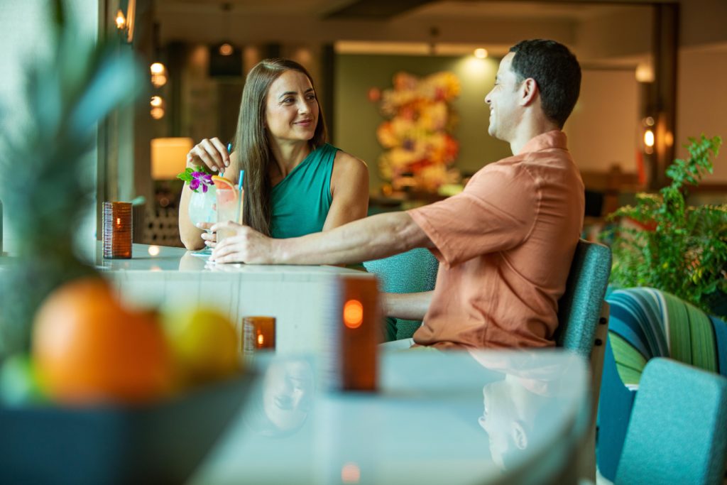 Couple having drinks together at the bar at Émilie Bar + Lounge in Hotel Landy in Orlando, Florida